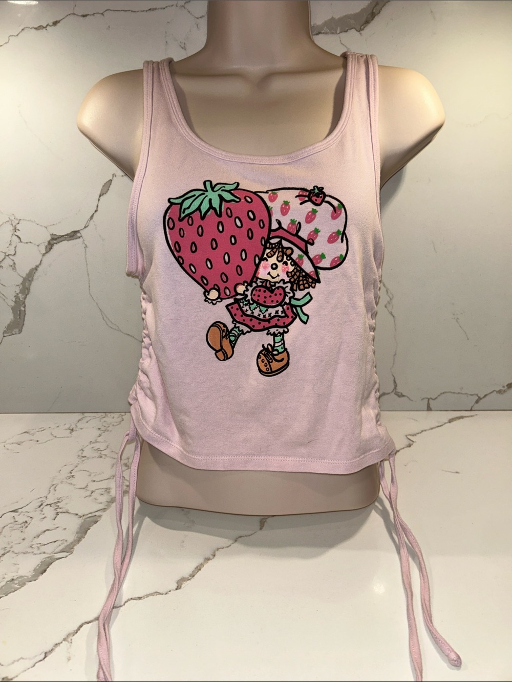 Strawberry Graphic Cropped Tank Top - Light Pink